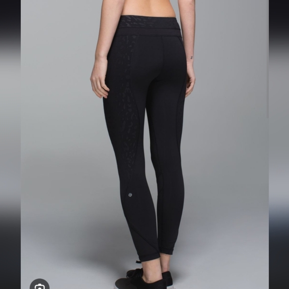 Lululemon Inspire Tight II Animal Swirl Embossed Black / Black Size 4 EUC - Picture 2 of 11